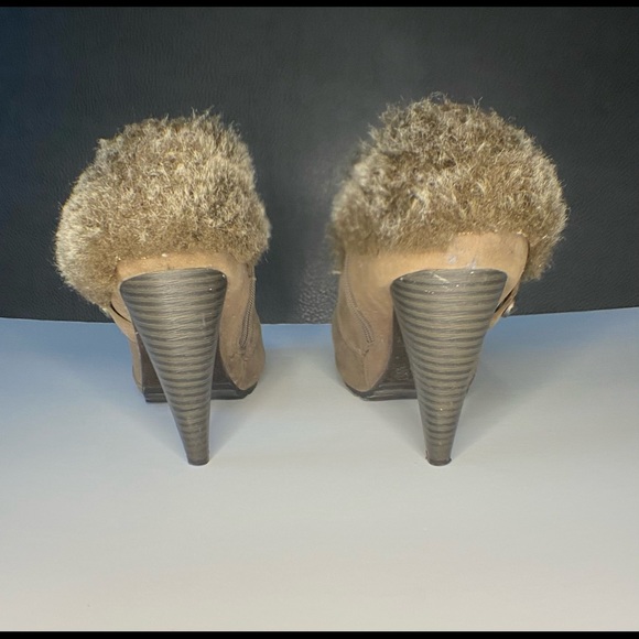 Gray heels - Picture 3 of 3